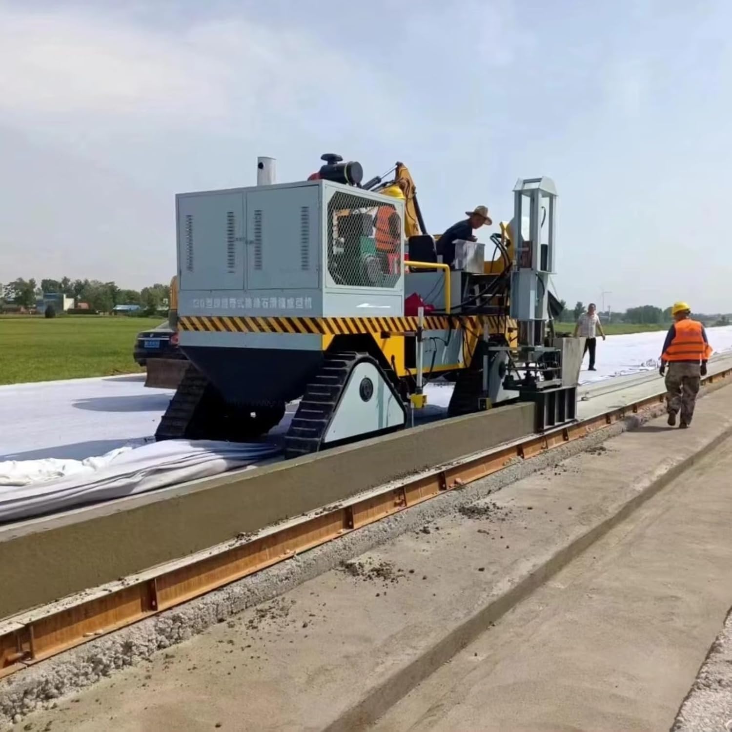 concrete curb machine,concrete slipform paver,curb and gutter machine,jersey barrier machine,continuous concrete pouring equipment,best concrete curb machine - detailed features and technical specifications