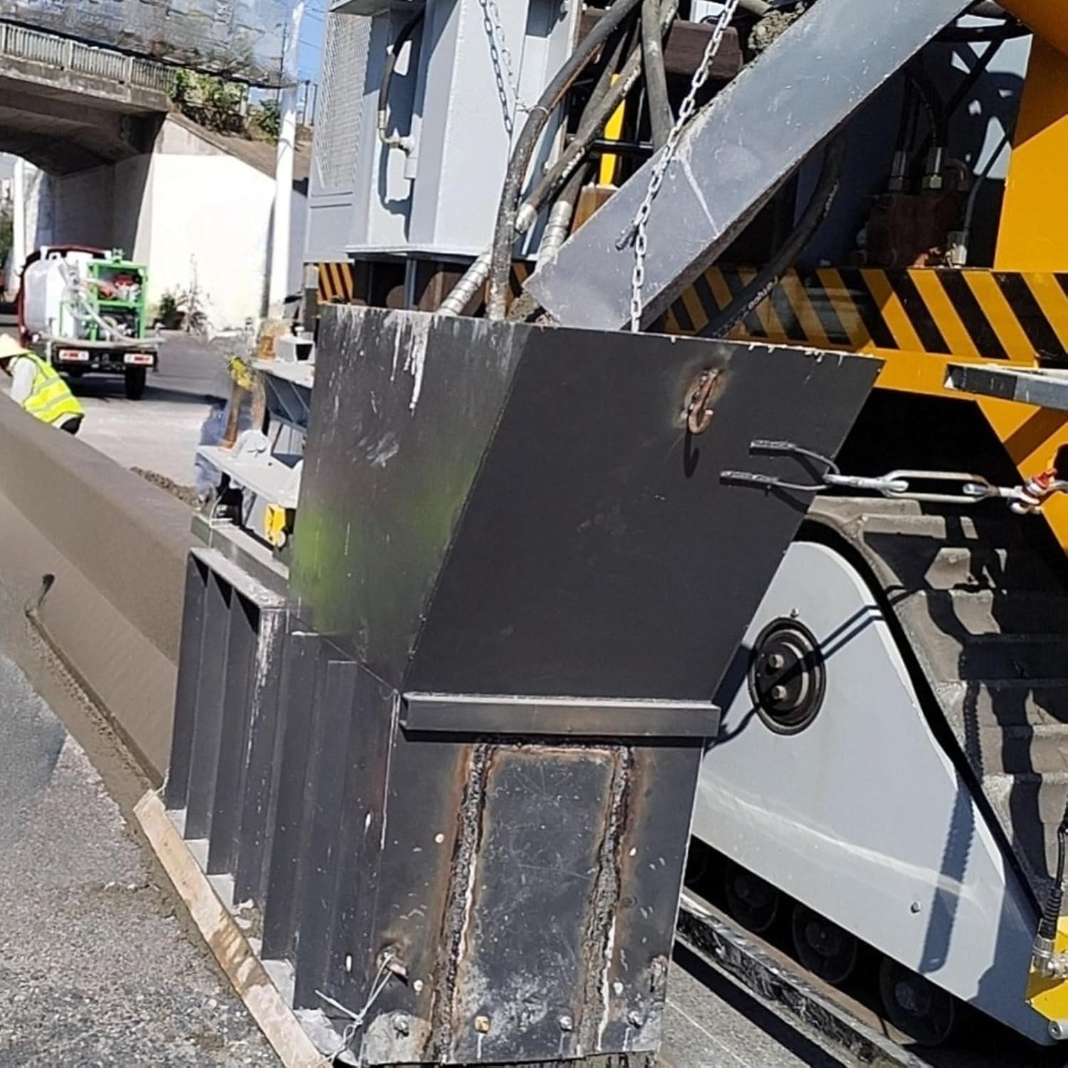 Step-by-step guide for concrete curb slipform paver,should I buy a concrete curb slipform paver,concrete curb slipform paver vs hand forming,concrete curb slipform paver pros cons,best concrete curb machine for paving projects - complete tutorial