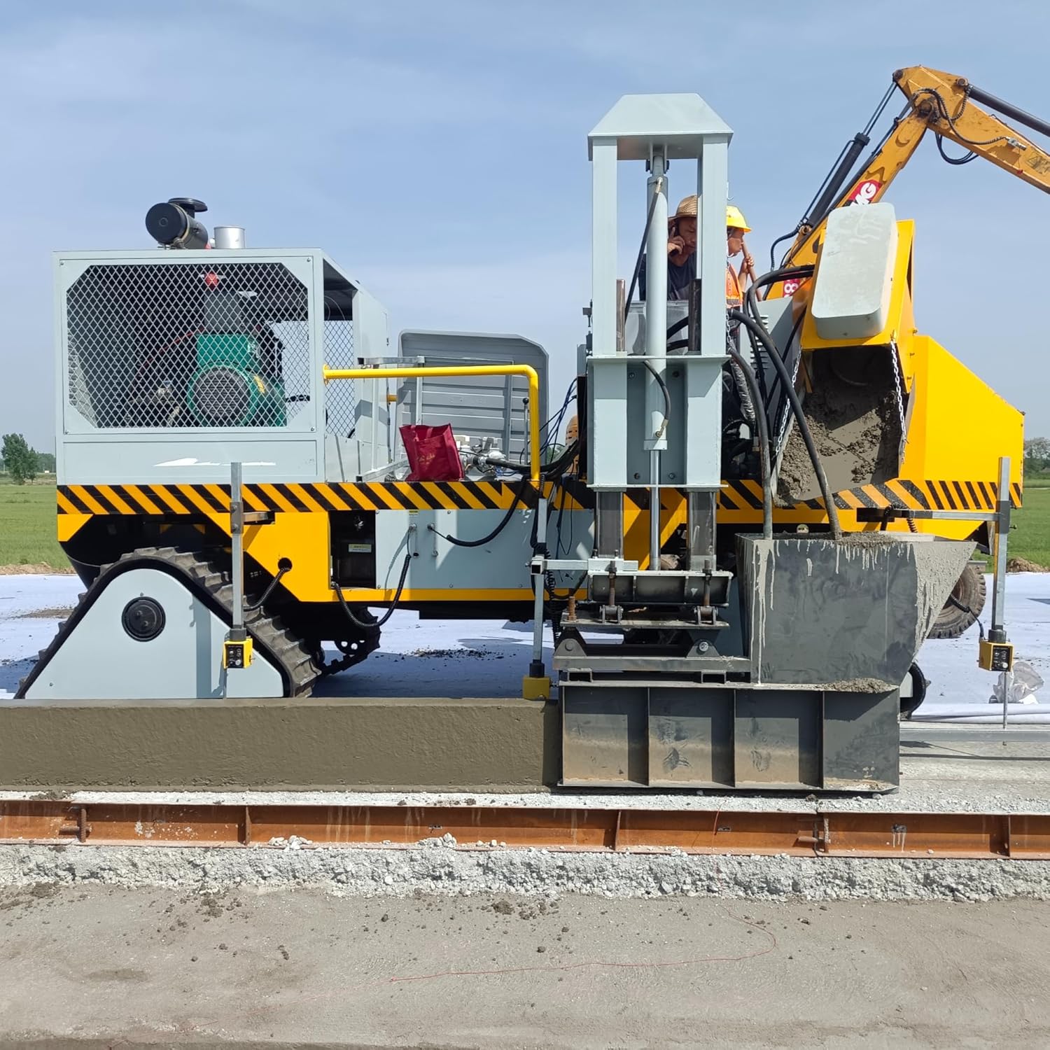 automatic slipform curb paver,best slipform curb paver,slipform curb machine pros cons,how to choose a curb and gutter machine,stringless curb paver worth buying,curb paving equipment comparison - detailed features and technical specifications