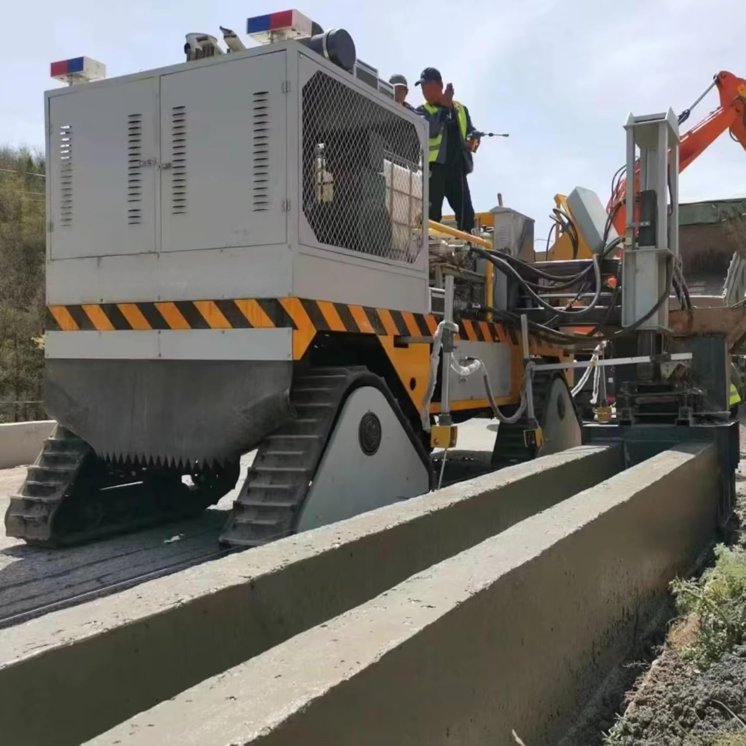 automatic slipform curb paver,best slipform curb paver,slipform curb machine pros cons,how to choose a curb and gutter machine,stringless curb paver worth buying,curb paving equipment comparison unboxing and complete package contents