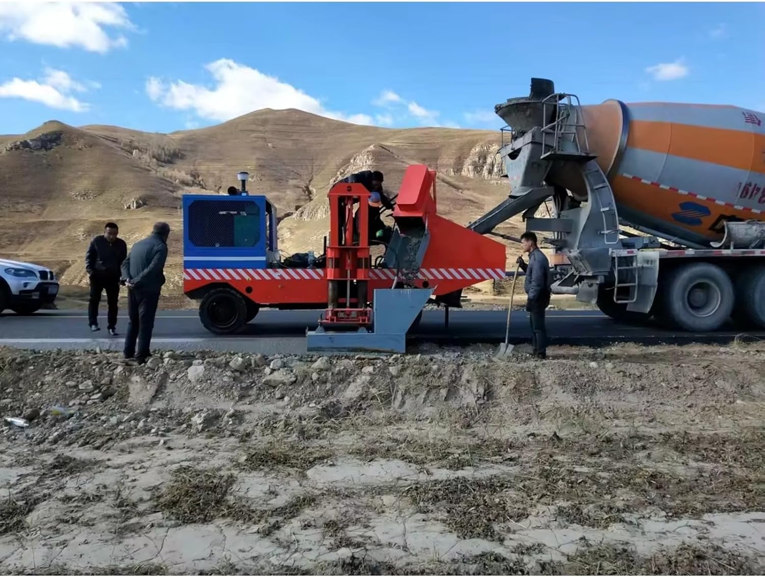 buy concrete slipform curb machine,should I buy a slipform curb machine,concrete curb machine pros cons,semi-automatic curb paver worth it,best concrete kerb maker for roads,slipform paver vs traditional curb forming performance testing and real-world results